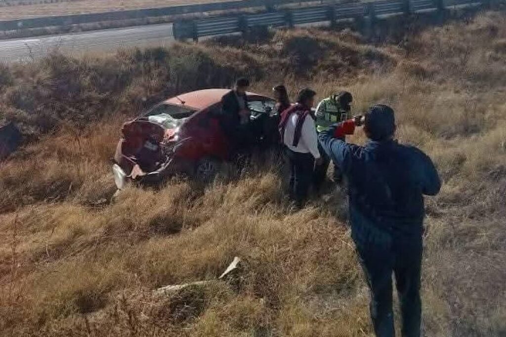 De nuevo en la México-Pachuca: Choque entre autobús y carro dejó varios lesionados