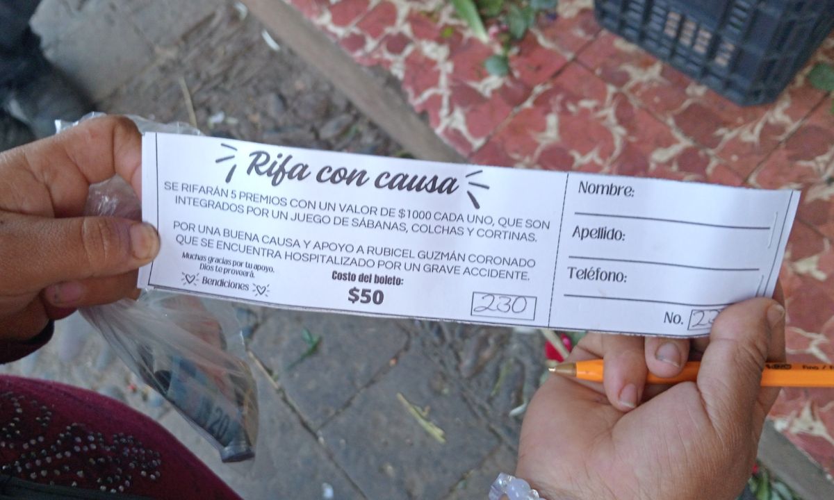Los boletos tienen un precio de 50 pesos; se rifarán un juego de sábanas, colchas y cortinas | Foto: Anahí Castillo