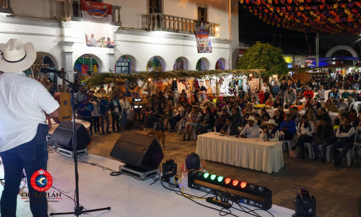 El evento congregó a cientos de espectadores en la explanada de San Felipe Orizatlán | Foto: Salomón Hernández