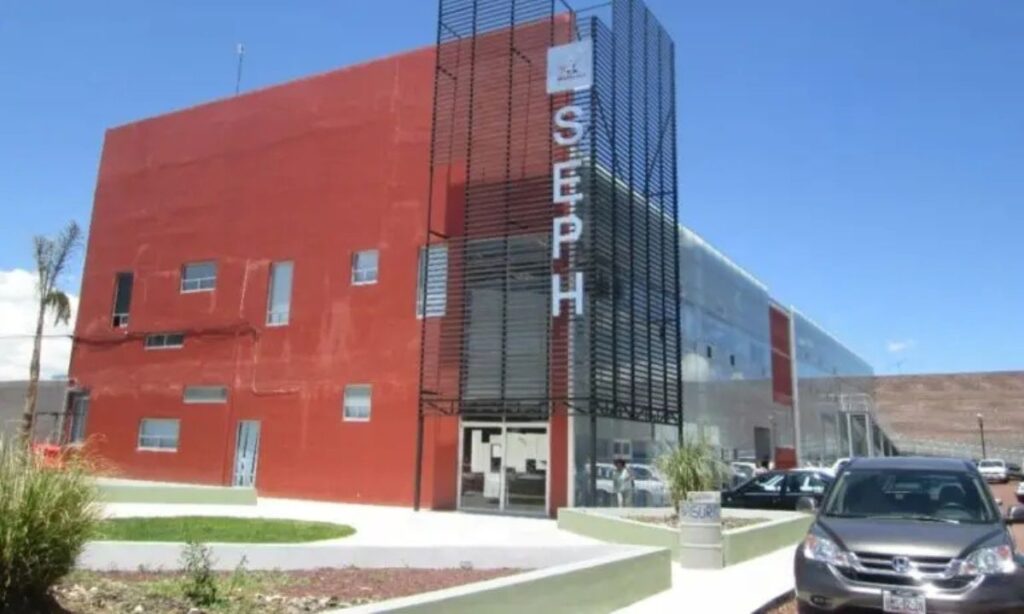 Los afectados presentaron una solicitud de destitución de la directora acusada ante la SEPH | Foto: Archivo