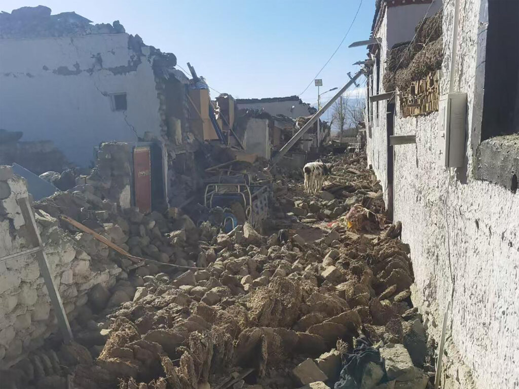 ¡Tiembla en China! Sismo afecta al Tibet y se habla de cientos de fallecidos