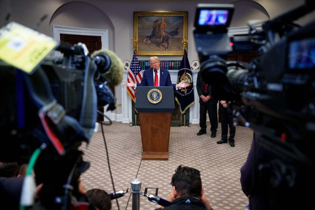 Donald Trump firma orden ejecutiva para aumentar seguridad en la frontera con México