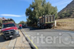 Autoridades realizan peritajes tras el trágico choque en Villa de Tezontepec
