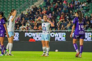 Charlyn Corral celebra su sexto gol en el Clausura 2025 con las Tuzas
