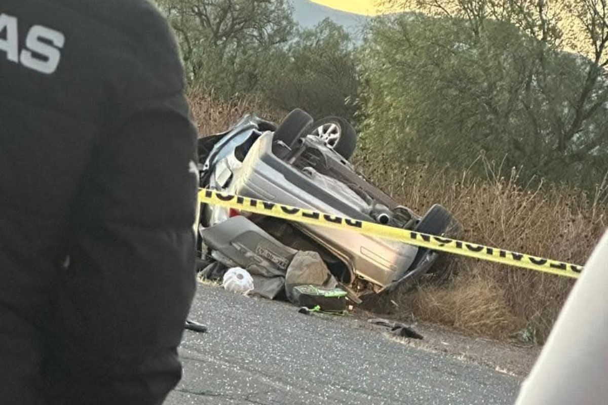 Carretera bloqueada mientras autoridades investigan el siniestro en Ajacuba