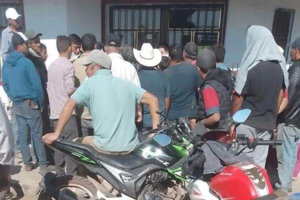 Bloqueos y tensión en Zacacuautla tras los disturbios en la delegación local