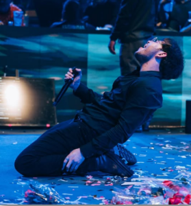 Tito Double P enfrenta críticas por exceder normas de ruido y cantar narcocorridos en su concierto.