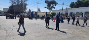 Los quejosos se instalaron en la intersección de la calle Leandro Valle y el puente ZaragozaFoto: Miguel Ángel Martínez