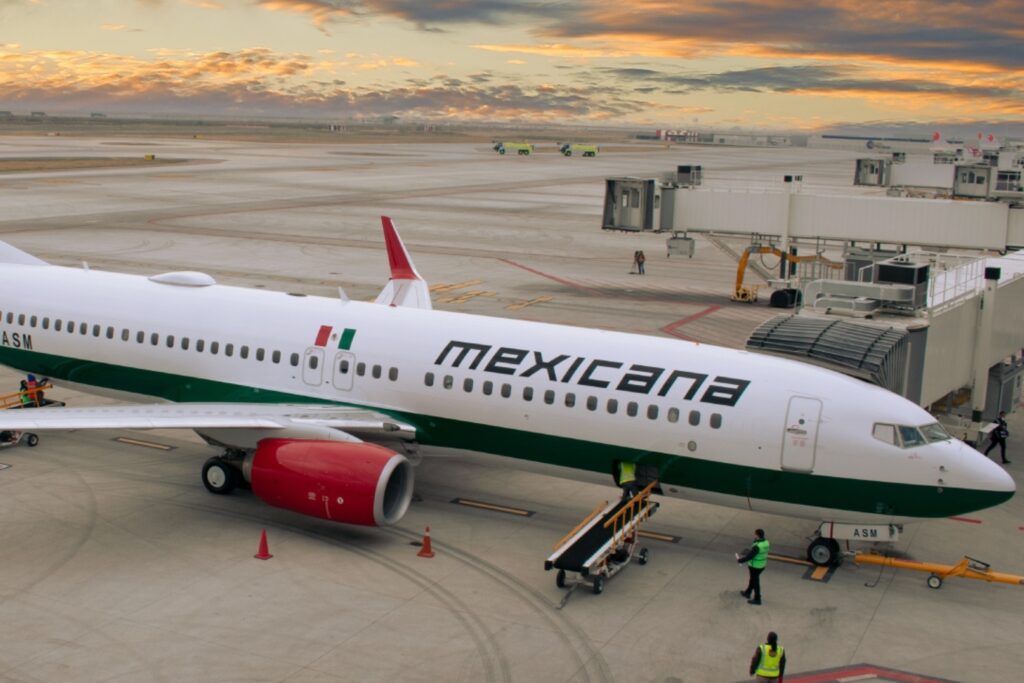 Las rutas canceladas incluyen destinos clave como Guadalajara, Puerto Vallarta y Acapulco