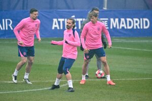 El Atlético de Madrid busca reponerse de su derrota ante el Leganés y se enfrenta al Bayer Leverkusen de Xabi Alonso en un duelo clave para su clasificación a octavos de Champions