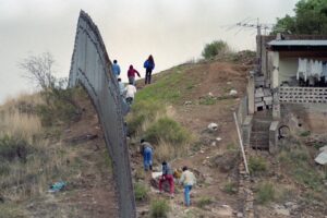Con el programa 'Quédate en México', miles de migrantes enfrentan procesos judiciales en condiciones adversas y sin asesoría legal adecuada