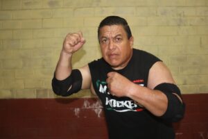 Intruso Jr.: el regreso de la leyenda del pancracio pachuqueño con sueños de formar a una nueva estrella