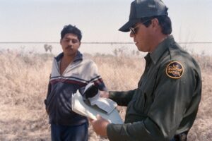 Conoce tus derechos: ACLU recuerda a los migrantes que pueden permanecer en silencio y solicitar un abogado en caso de ser detenidos