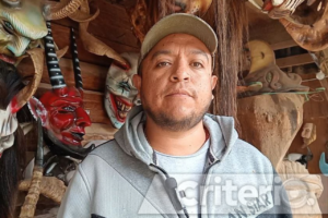 Rafael Castillo transforma tradición en arte con máscaras únicas y llenas de historia