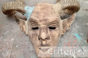 Innovación y tradición se fusionan en las máscaras de Carpinteros