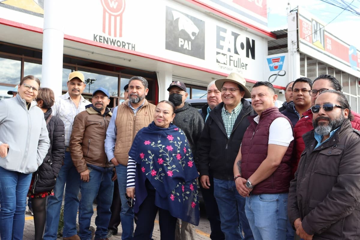 La intervención contempla una carpeta asfáltica de 10 centímetros de espesor, cubriendo un área de 21,253.37 metros cuadrados