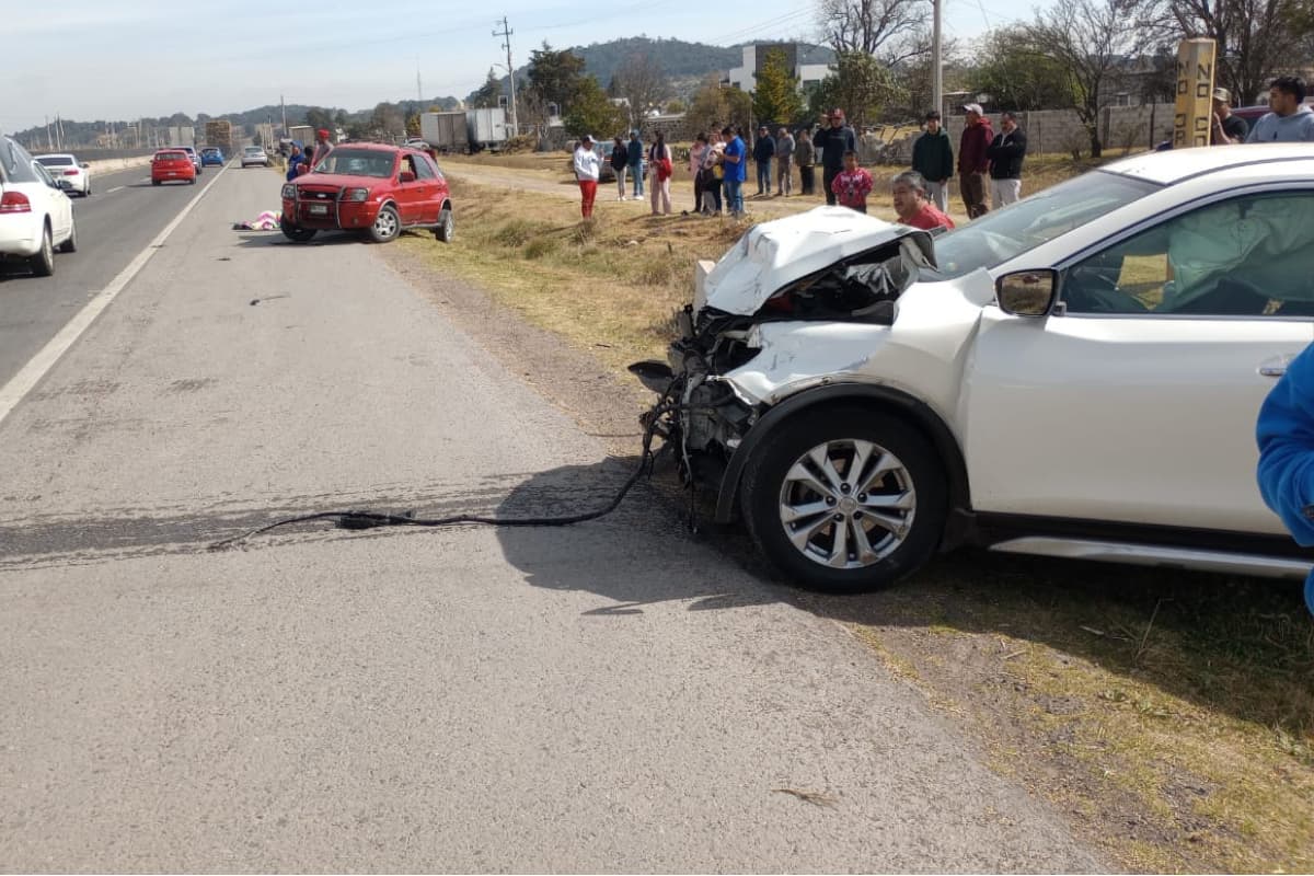 Vehículos involucrados en el trágico accidente sobre la autopista Pachuca-Tulancingo / Foto. Especial