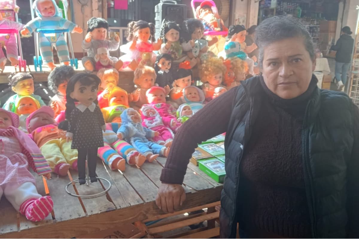 Muñecas económicas destacan entre los productos más vendidos en la venta de juguetes en Atotonilco el Grande / Foto. Martha Sáenz