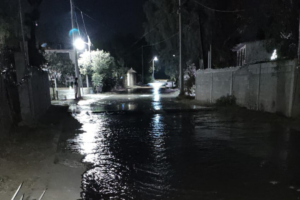 Vecinos de El Sifón entraron en pánico tras el desbordamiento del canal Salto-Tlamaco