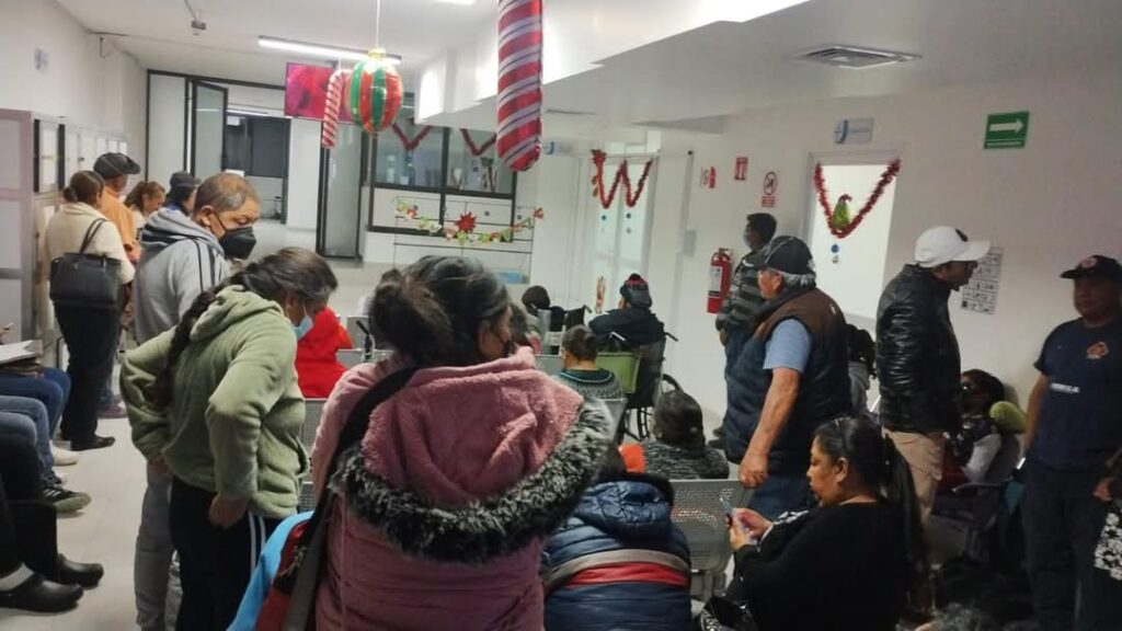 Pacientes de Tlaxcoapan protestan debido a que una clínica les negó su tratamiento