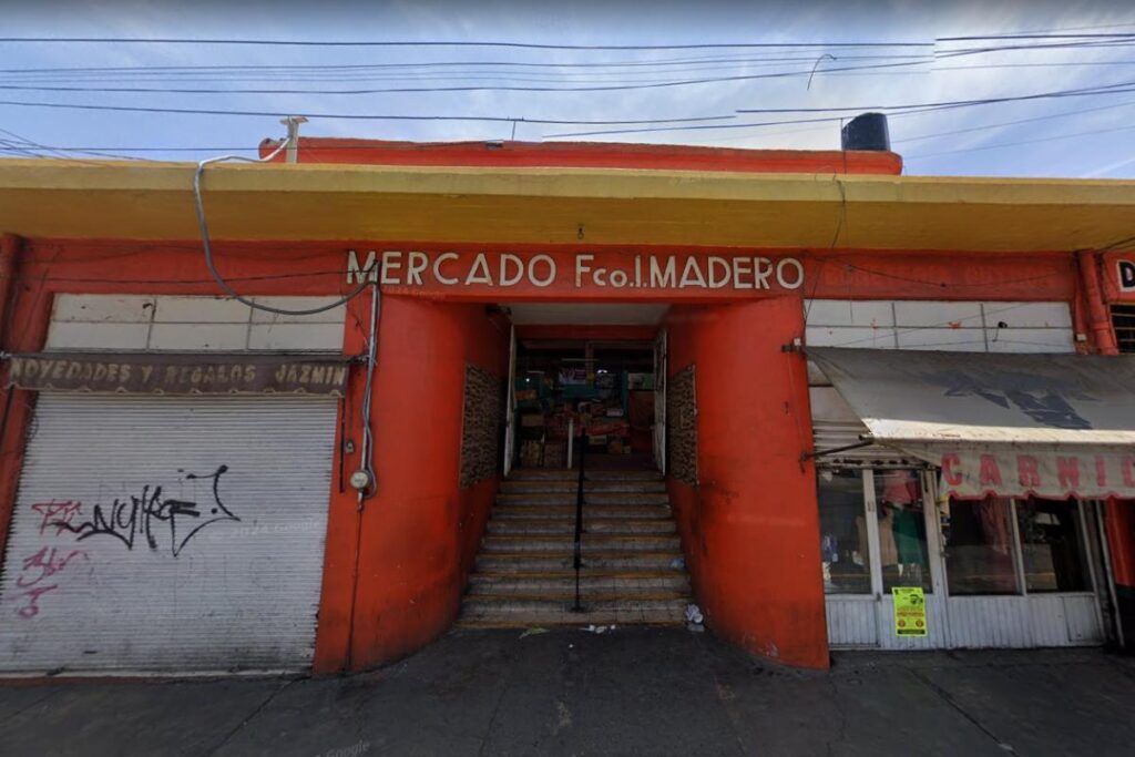 En el mercado de La Surtidora se realizan labores de impermeabilización