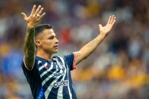 La negociación por Roberto de la Rosa podría definir el ataque de Rayados en el próximo semestre
