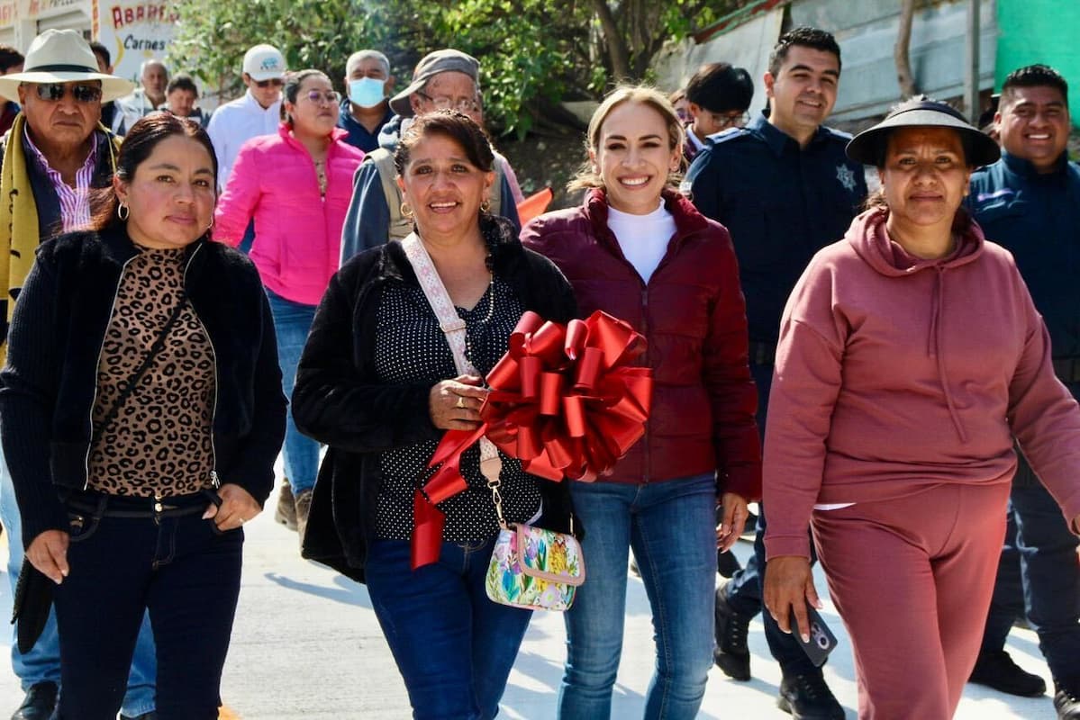 La presidenta Tania Valdez Cuellar, inauguró la pavimentación hidráulica del acceso a la comunidad de Santiago Tlautla