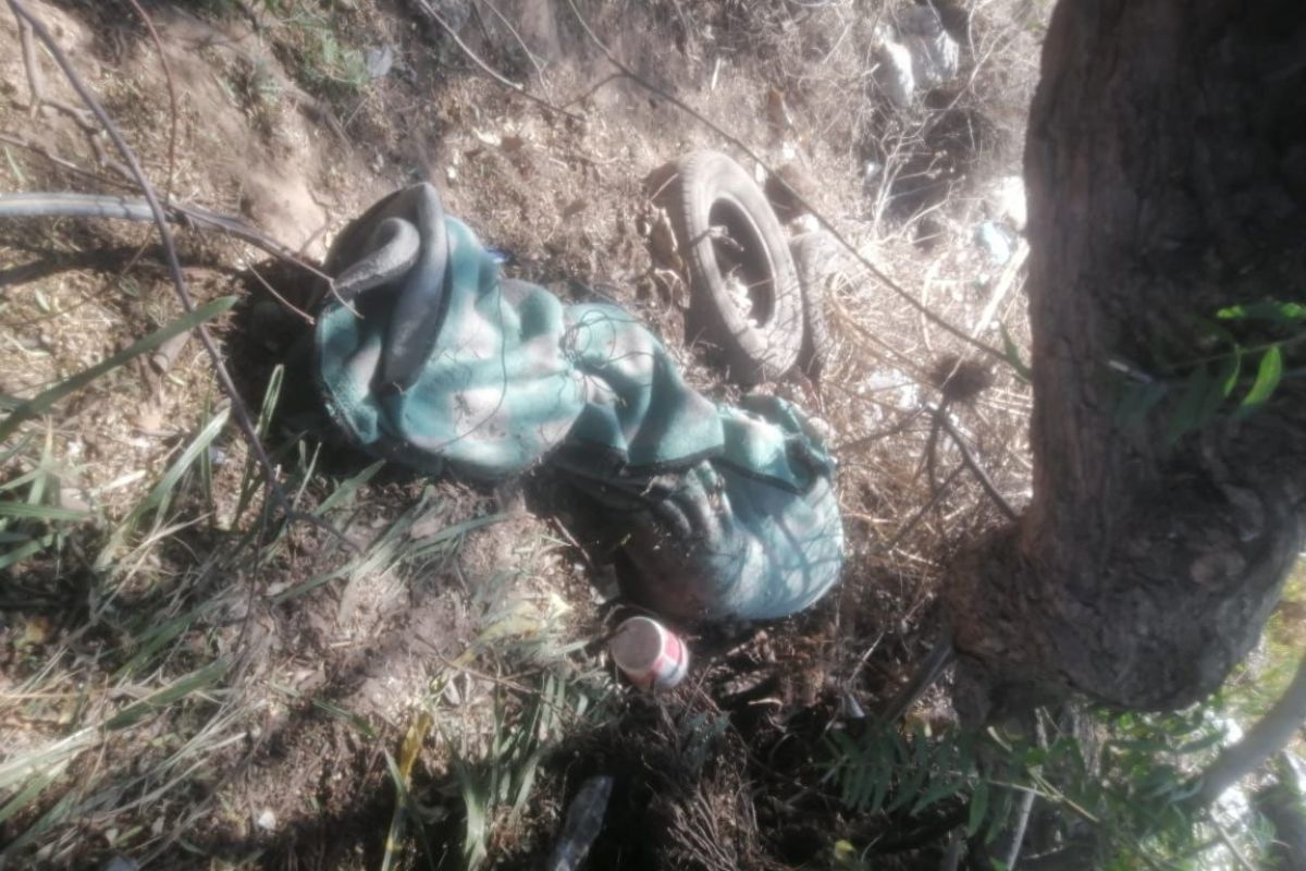 Agentes policiacos acordonan el área donde fue encontrado el cuerpo en Tulancingo