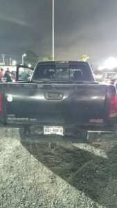ehículo GMC Sierra atacado mientras se dirigía a Santiago Tulantepec