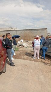 ecinos de Ciudad Natura durante el recorrido con personal de la Caamth para conocer los trabajos realizados en el sistema de agua potable