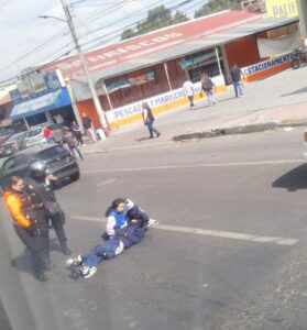 La motocicleta fue retirada del carril de alta velocidad para evitar más riesgos