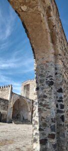Su fusión entre tradición, cultura y paisajes lo convierte en un destino imperdible para quienes buscan desconectarse de la rutina y reconectar con la riqueza cultural de Hidalgo