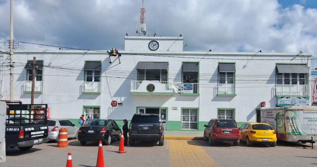 En diciembre, en sesión de Cabildo de Tlaxcoapan, se votó y aprobó un punto de acuerdo para que la edila rinda un informe