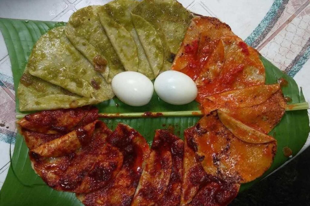 Las enchiladas, bañadas en salsas de jitomate, ajonjolí, chile seco y verdes