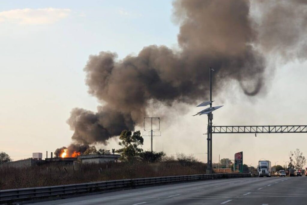 La explosión se registró en una bodega ubicada a un costado de la autopista México-Querétaro