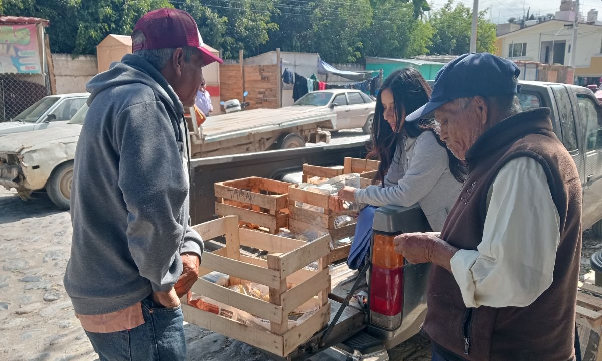 El comerciante lleva el producto de Huasca hasta comunidades aledañas | Foto: Martha Sáenz