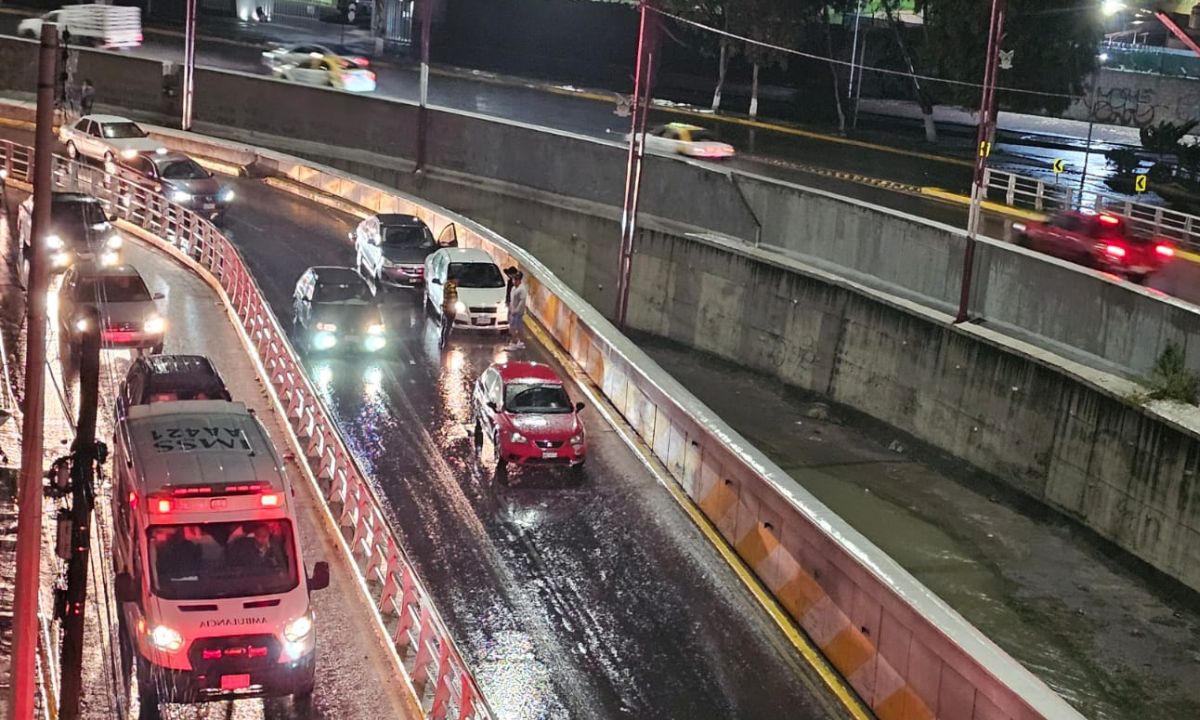 Ambos accidentes se registraron en el paso a desnivel del Río de las Avenidas | Foto: Saúl Hernández