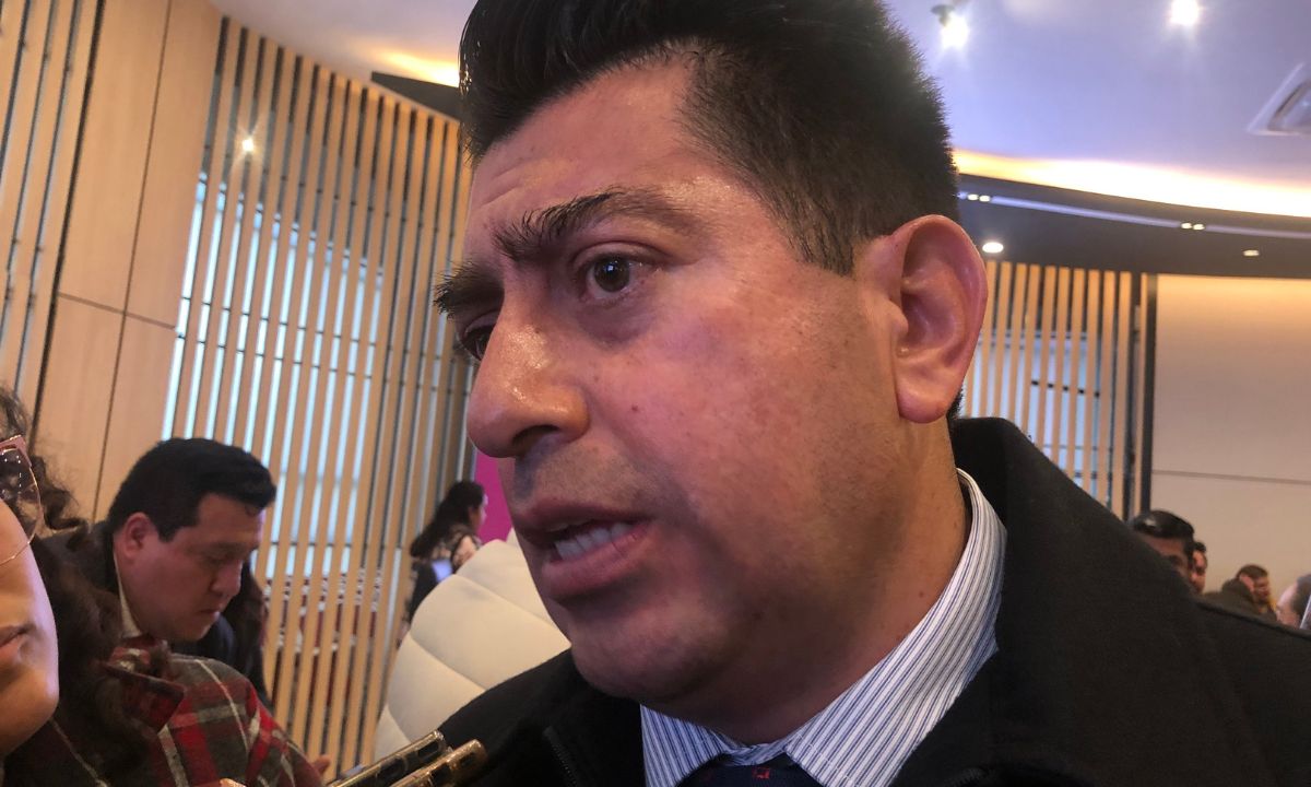Ricardo Gómez también anunció que facilitarán que las beneficiarias continúen con sus estudios | Foto: Carmen Hernández