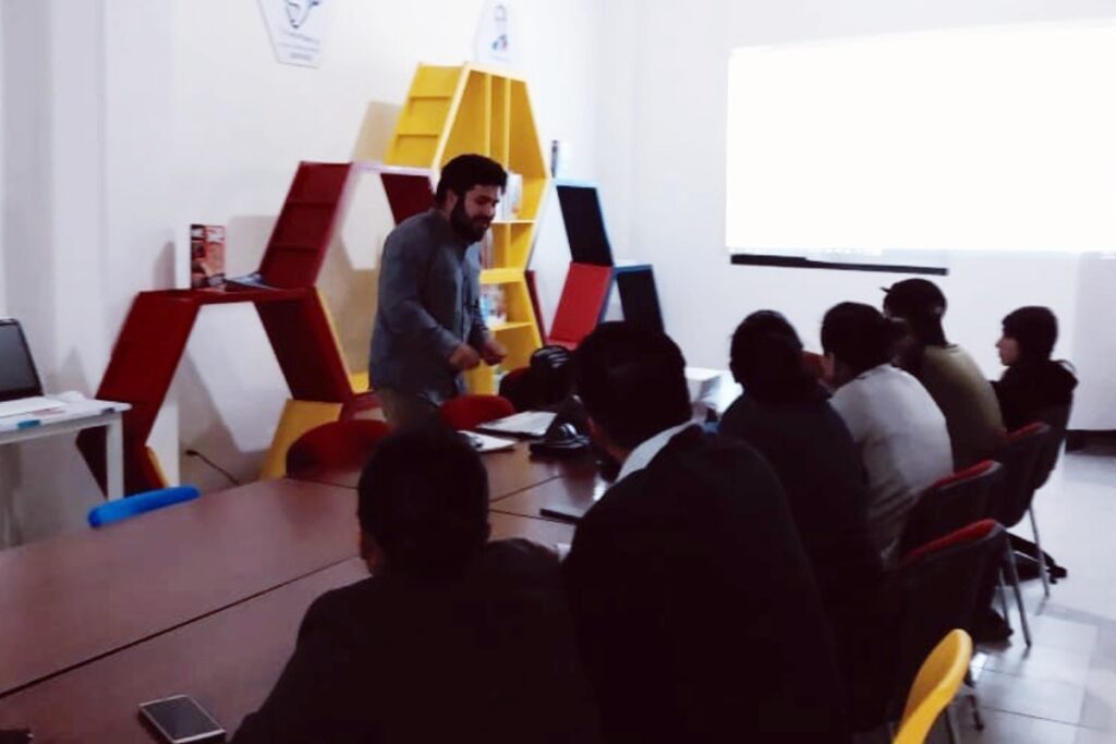 El taller “Crea tu propio cineclub comunitario” tendrá lugar en  La Reshidencia, ubicada en la plaza Las María Luisas, en Pachuca