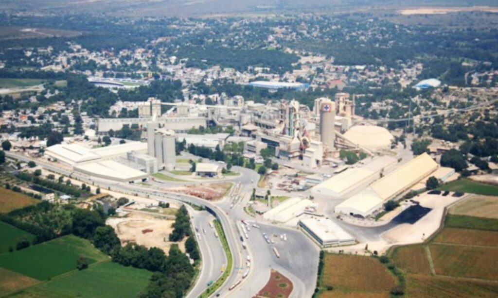 La pelea por el control de la fábrica cementera asentada en Tula inició desde 2020