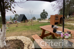 El Sendero te ofrece una experiencia tranquila y segura, con vigilancia permanente y la comodidad de contar con wifi, cocineta y espacios acogedores