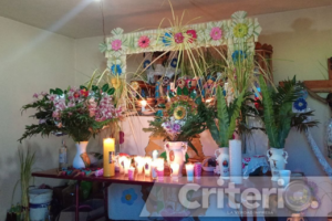 La festividad incluye la tradicional bajada del 3 de marzo, con cientos de participantes recorriendo las calles