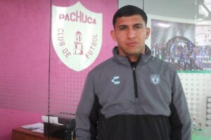 El Cotorro resalta la importancia de la unión y la sinergia entre los jugadores experimentados y los canteranos blanquiazules para sorprender a Chivas