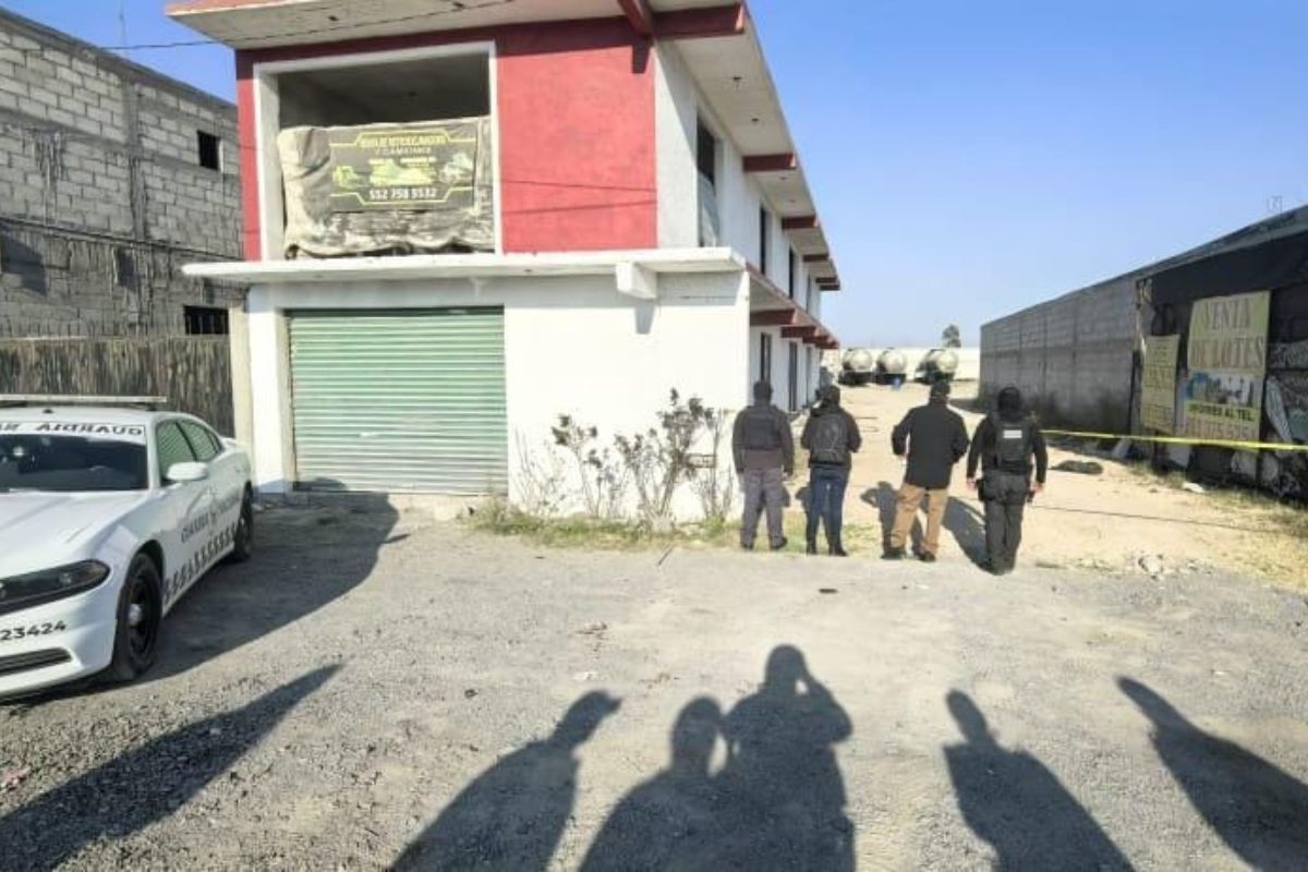 Autoridades resguardan el predio asegurado en Huichapan con hidrocarburo ilegal