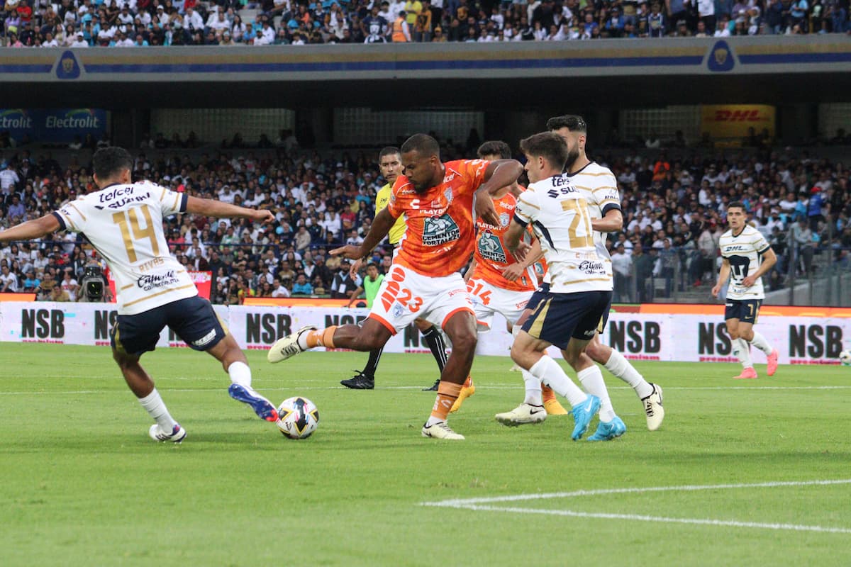 Los Tuzos deben vencer una racha ante los Pumas, durante su encuentro de este domingo