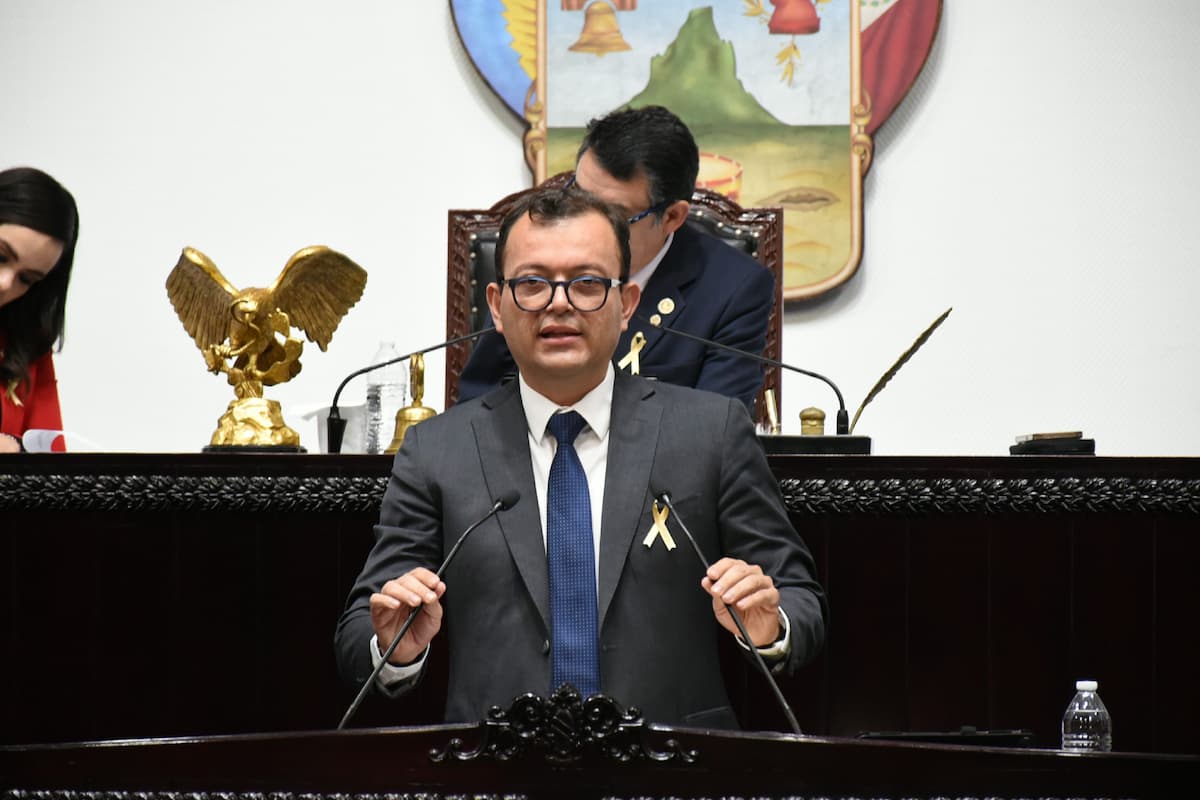 El diputado Julián Nochebuena presentó su iniciativa para tipificar el abandono de cónyuge como delito