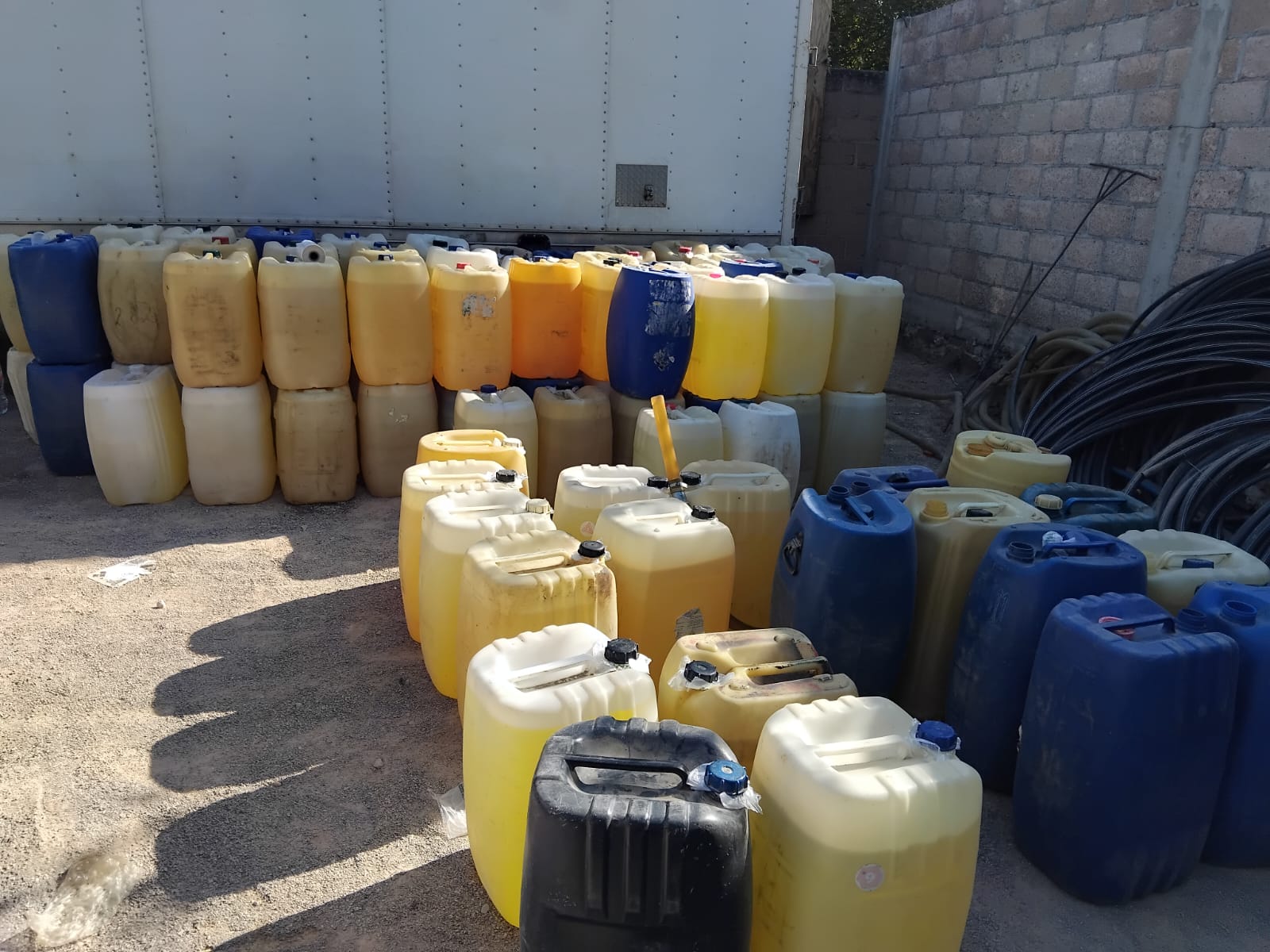 Tlaxcoapan: Hallan hidrocarburo y autos robados en operativo