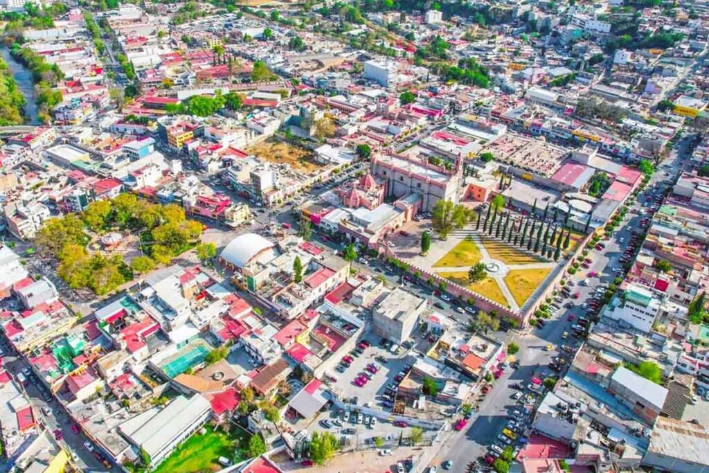 El delegado confirmó que los inversionistas edificarán una plaza comercial en la zona