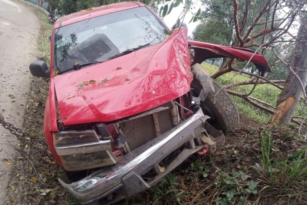 San Felipe Orizatlán: familia sufre accidente en la carretera Álamo-Tamazunchale