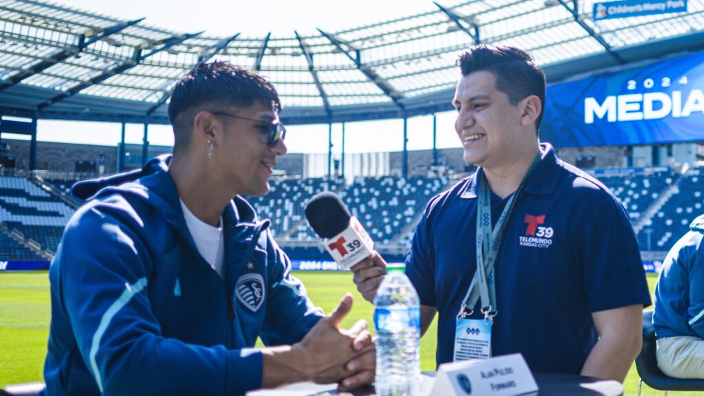 Adán Manzano, reportero mexicano que cubría el Super Bowl, falleció en extrañas circunstancias